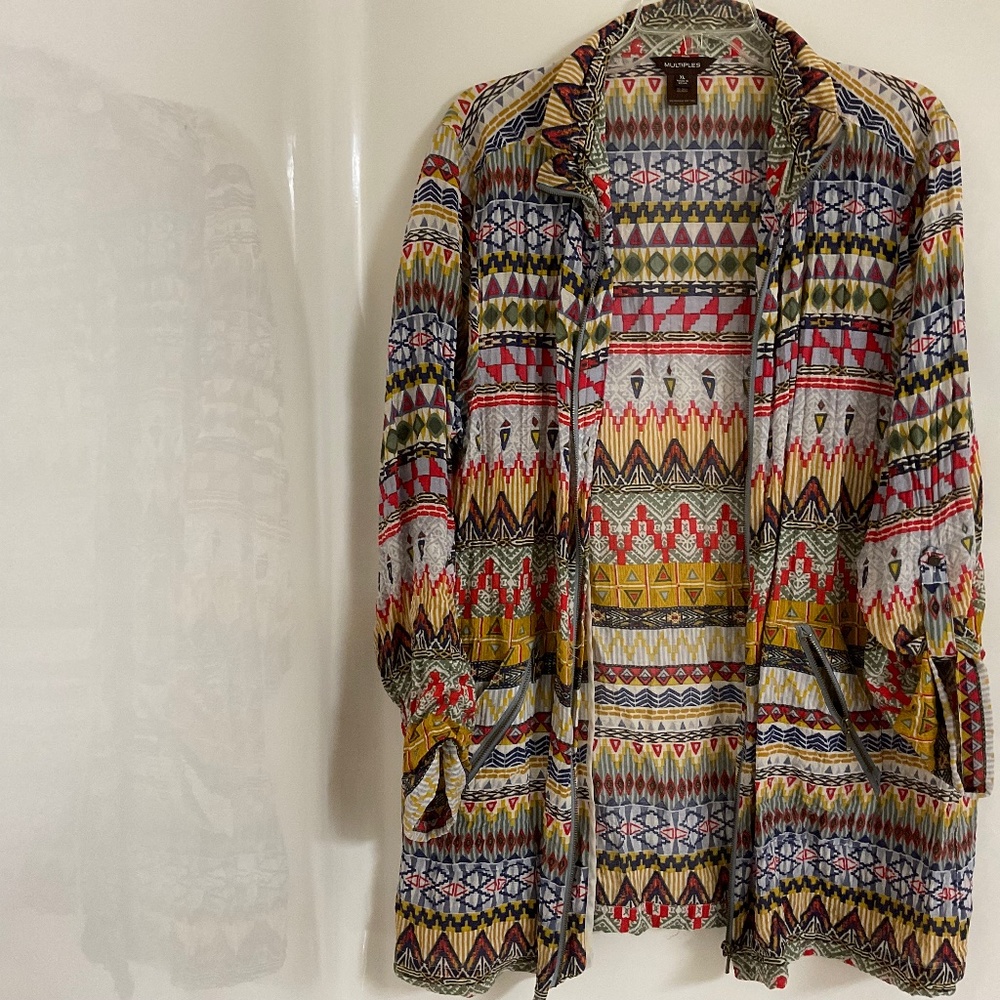 XL lightweight zip up jacket